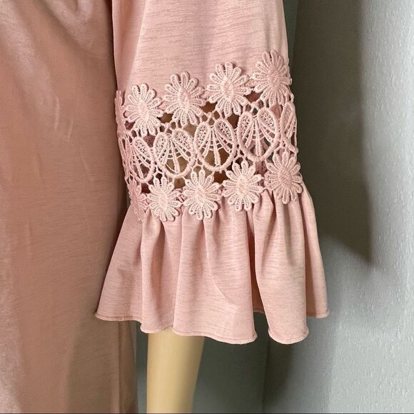 Win Win Ruffle Bell Sleeve Tunic Blouse Blush Pink Crochet Insert Detail Sz S/M - Picture 3 of 11